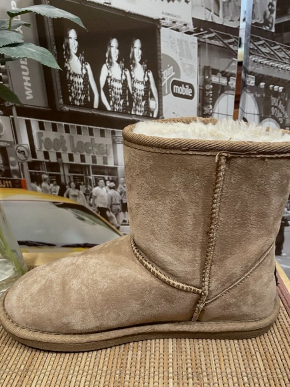 LAMO Classic Boots/ Bootie Chestnut Brown Suede, Fur Llined Boot Women's SZ 7 - Picture 4 of 8